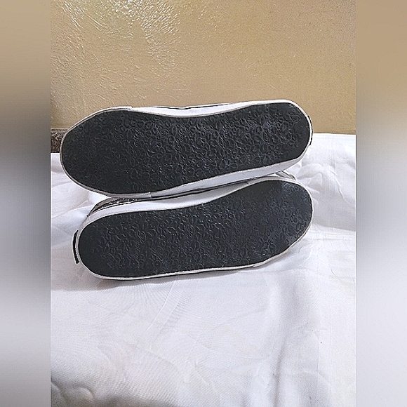 Pastry Women's Pinwheel Sneakers Size 8.5 Gray/ Black - Picture 7 of 9